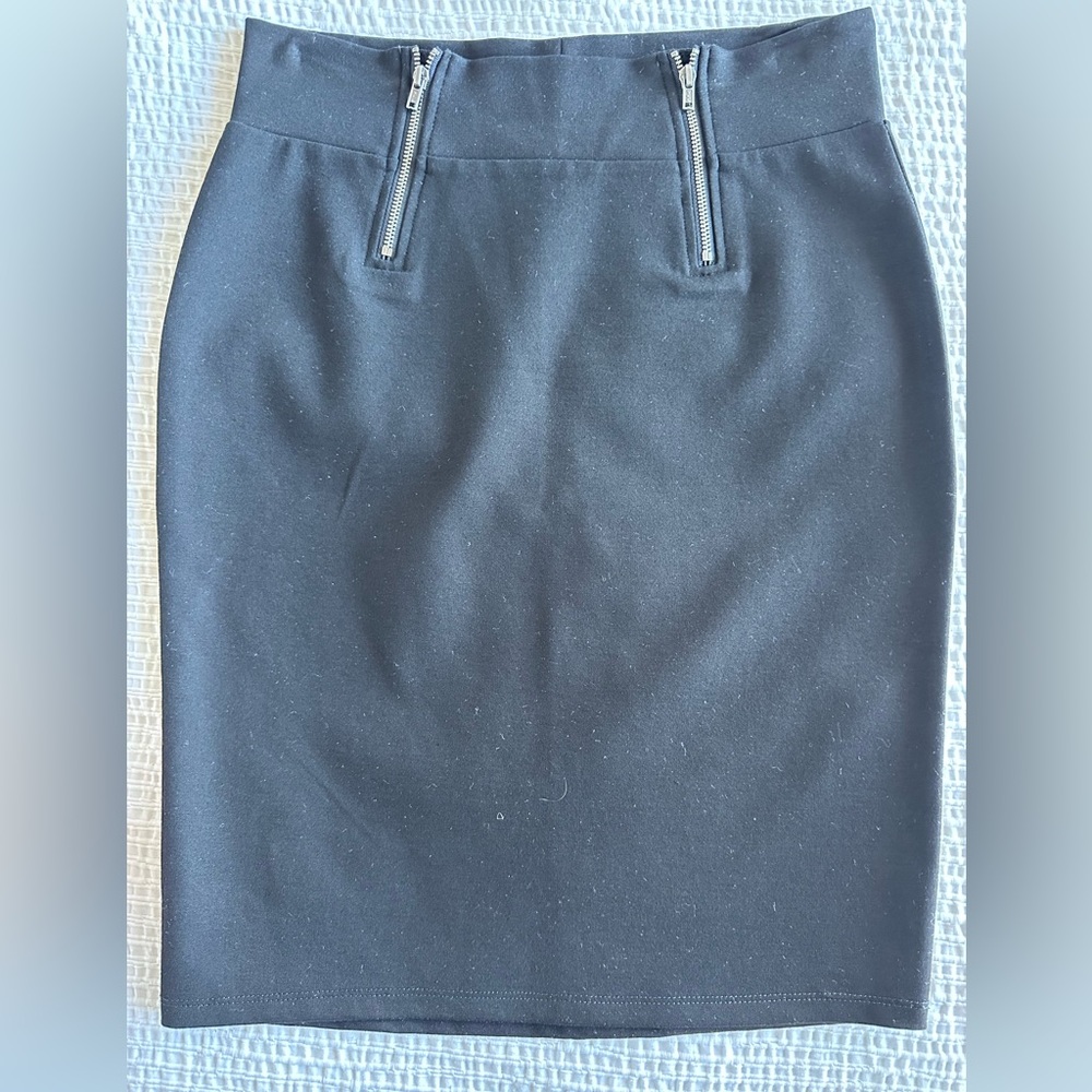 Black skirt Fabletics just over the knee